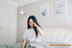 早上起来不整理睡床会影响卧室风水吗?