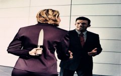 八字算命：阴险小人的八字