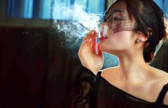 八字算命：比劫格六神旺度女命