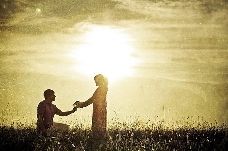 1999年10月出生的人与属虎的人结婚适合吗婚姻会幸福吗？