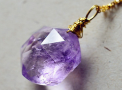 属狗的人佩戴什么水晶开运？