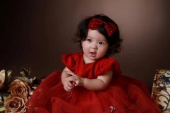 2019年农历十二月初八腊八节这天出生女孩有什么命运？