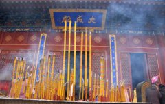 2019年农历十二月腊月初四是吉日吗适合祈福上香吗？