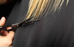 2020年农历一月二十九理发好吗 卦象怎样