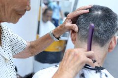 2020年农历十二月二十四日适合理发吗?运势怎样?