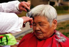 2020年农历十月初二适合理发吗？这天运势如何？