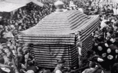 2020年农历八月二十日适合出殡吗