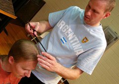 2021年农历六月二十六这天可以理发吗？