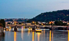 批八字算命_从女命八字看与子女的关系