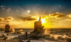 八字命理学_解析为何他无法沟通且令人讨厌(算命先生解析)