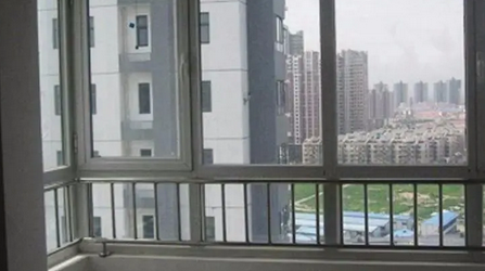 那么它的墙壁像是一个刀面直冲住宅切过来,就会给住宅造成"壁刀煞"