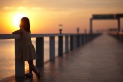 婚姻算命_天生适合晚婚,较好是远嫁外地的女命（图解）