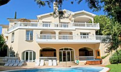 易经与风水​：别墅大门口种树风水好吗