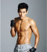 上海封城挖出了彭于晏_真人在线算命一条街