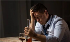 算命大师一条街灾祸案例：这个酒鬼喝死了