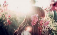 八字带桃花的女生：八字算姻缘时柱带桃花