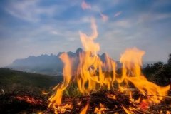 八字命理：山头火与山下火命的分析