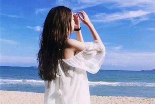 身弱官杀混杂伤官见官的女命：免费八字算命